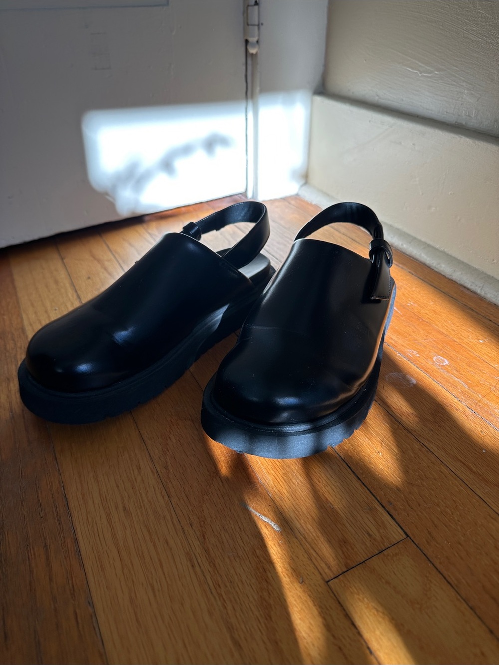 Uniqlo C Black Slingback Clogs, size L (women’s 9-10)